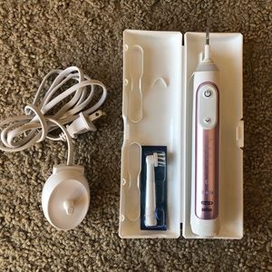 Oral-B Genius 6000 Rechargeable Electric Toothbrush